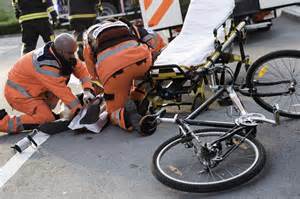 confronto visivo tra ingombro di un'auto, una bicicletta e un monopattino elettrico