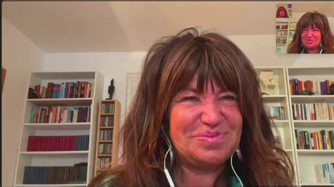 Luana Babini sul palco insieme alle Cantantesse