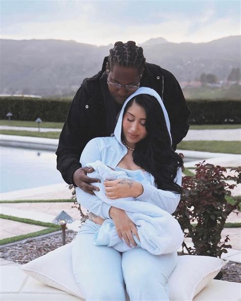Kali Uchis e Don Toliver con il loro neonato
