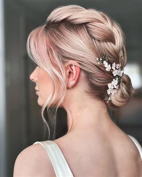 Sposa con acconciatura elegante
