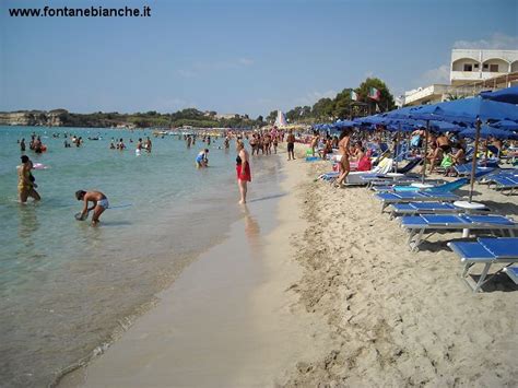 la spiaggia di sabbia bianca di Fontane Bianche al tramonto