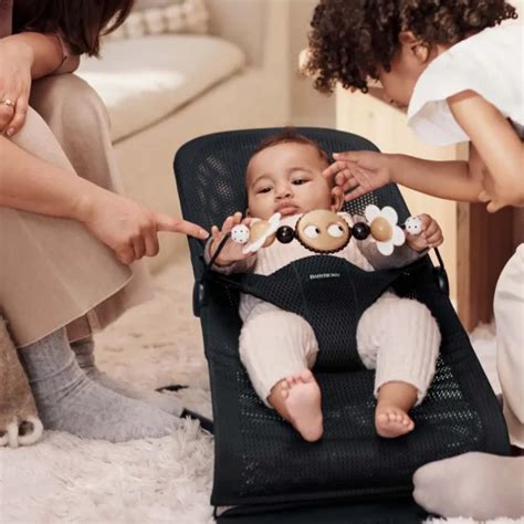 Sdraietta BabyBjörn in un ambiente domestico accogliente