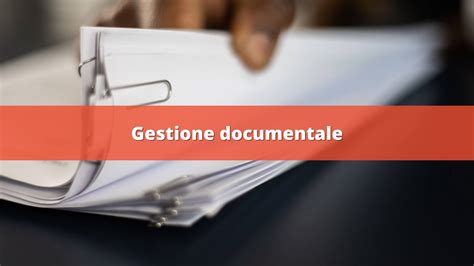 immagine di uffici amministrativi e documenti