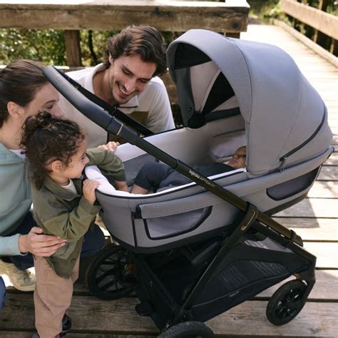 Inglesina Aptica lifestyle image