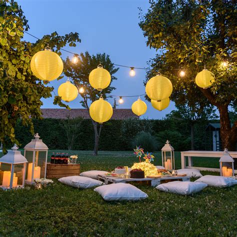 Lanterne e illuminazione esterna per feste