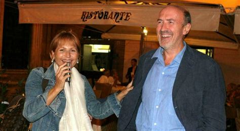 Jacques Charmelot in un ambiente di redazione