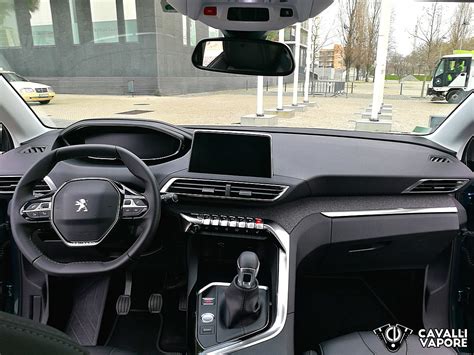 Interni Peugeot 5008 con seggiolini