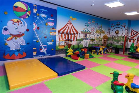 Area giochi interna in un ristorante per bambini