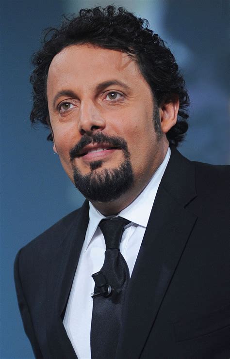 Enrico Brignano ritratto sorridente