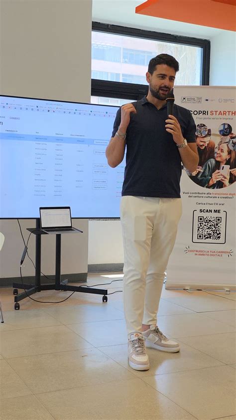 Swami Caputo durante un evento pubblico