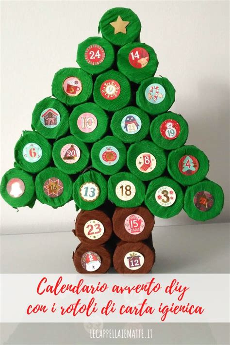 Calendario dell'Avvento creativo con rotoli di carta igienica decorati