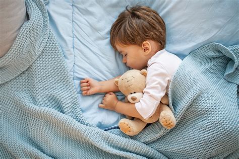 baby nest con bambino che dorme