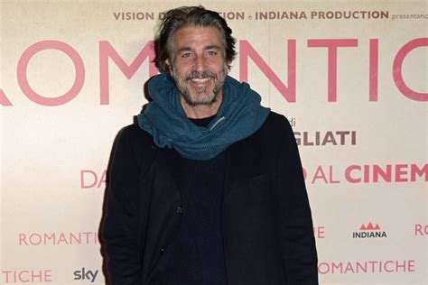 Daniele Liotti in una scena di fiction televisiva