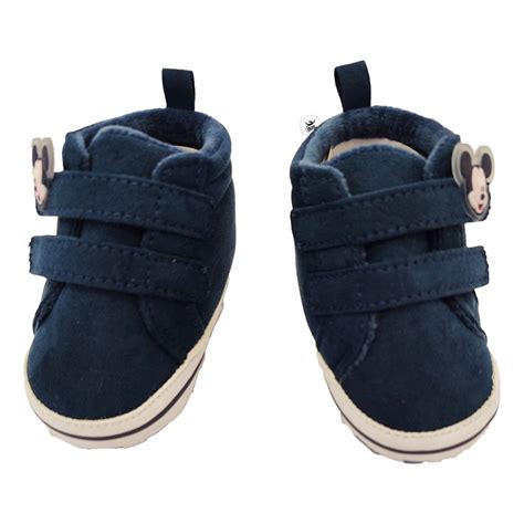 Bambino con scarpine comode