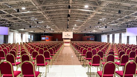 configurazioni di sedute per eventi in una sala congressi