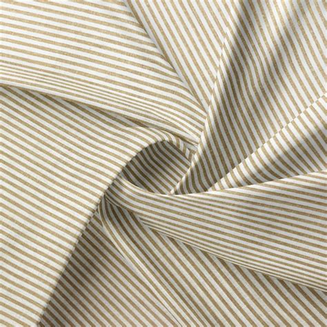 Primo piano di tessuto in cotone morbido con logo Chicco