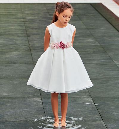 Bambina elegante in abito da cerimonia