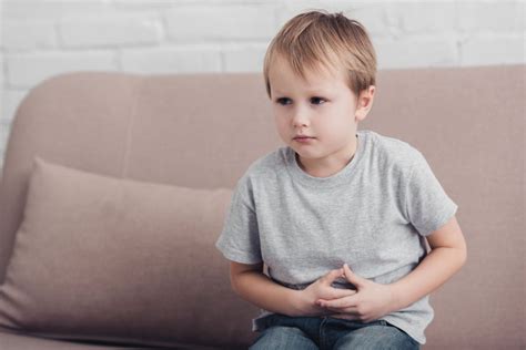 Bambino con mal di pancia