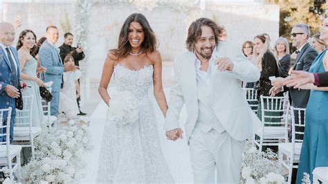 Francesco Sarcina e Nayra Garibo in un momento del loro matrimonio in Puglia
