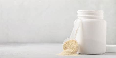 Barattolo di latte artificiale in polvere e misurino