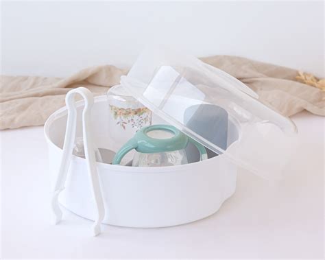 Sterilizzatore per microonde con biberon e ciucci