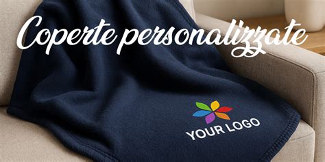 Una composizione di coperte personalizzate con vari design e messaggi