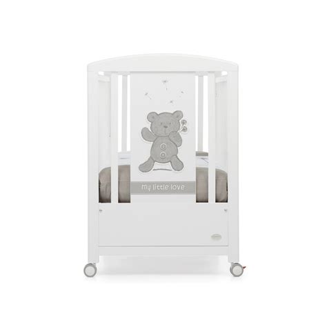Dettaglio decorazione testata lettino Foppapedretti My Little Love con orsetto e cuori