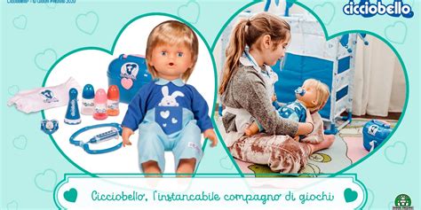 Bambina che usa lo stetoscopio su Cicciobello Bua