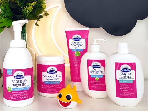 Assortimento di prodotti per neonati e mamme