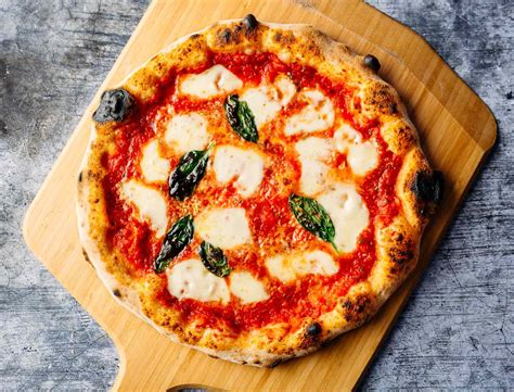 Pizza Margherita e specialità napoletane