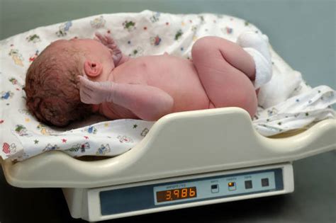 Bambino macrosomico neonato con peso elevato