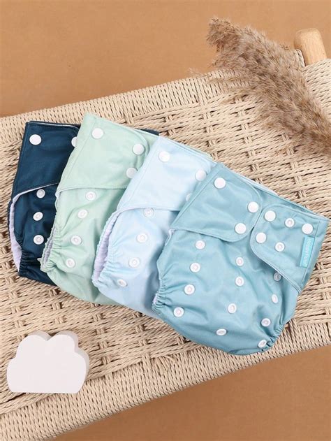 rappresentazione stilizzata di un kit prova pannolini per neonati su una superficie morbida