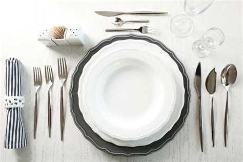 Tavola apparecchiata con seggiolone integrato