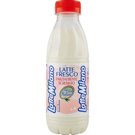 Immagine di latte in polvere bianco in una ciotola