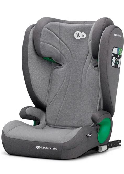 Bambino in seggiolino auto conforme alle normative