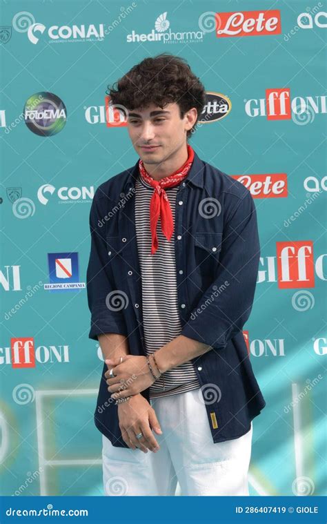 Matteo Valentini in una scena televisiva