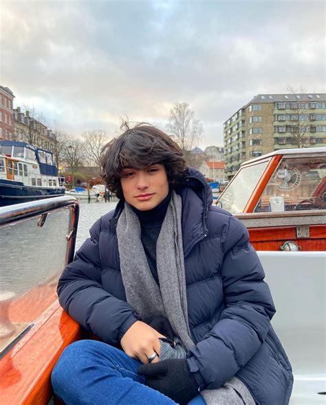 Matteo Valentini sul palco di un musical