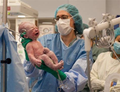 Parto in acqua, mamma e neonato