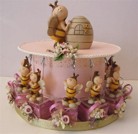 Torta bomboniera con apine e fiori