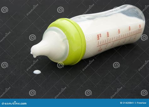 Immagine: Biberon con mix di latte
