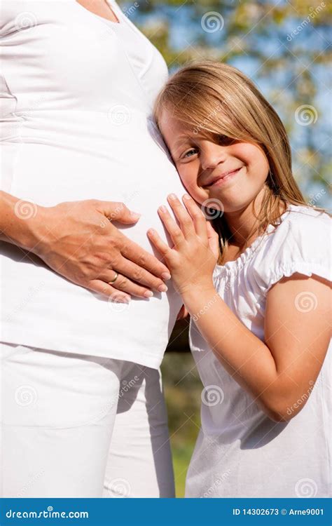Madre incinta in tribunale