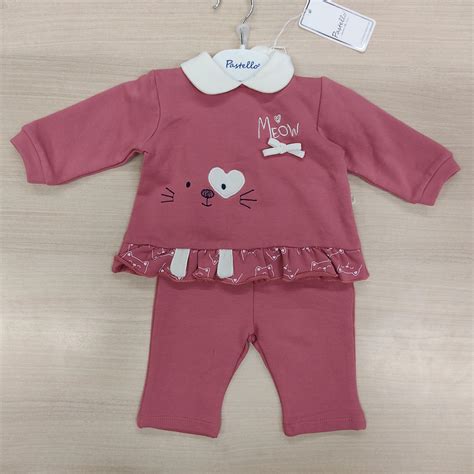 set completo di abbigliamento per neonata appena nata con colori tenui