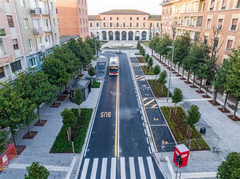 Vista esterna del negozio Prénatal Parma in Viale Antonio Gramsci
