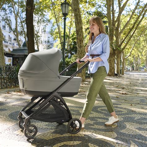 Inglesina Espresso chiuso e in piedi da solo