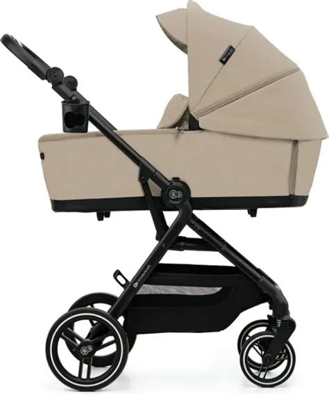 Primo piano delle ruote ammortizzate dell'Inglesina Espresso