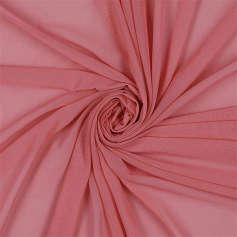 Dettaglio tecnologico di un tessuto bielastico ad alta performance per abbigliamento sportivo