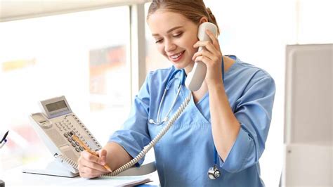 Schema grafico che mostra i passaggi per prenotare una visita medica online