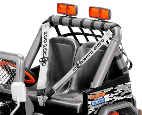 Dettaglio del pedale acceleratore/freno di un fuoristrada Peg Perego