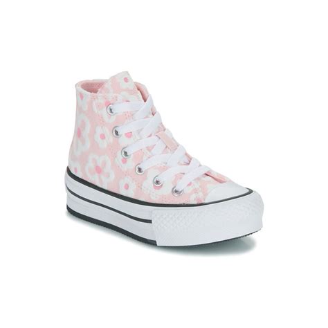 Varietà di scarpe per bambina