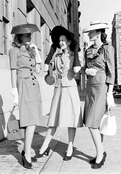Donna italiana anni 40 in contesto domestico
